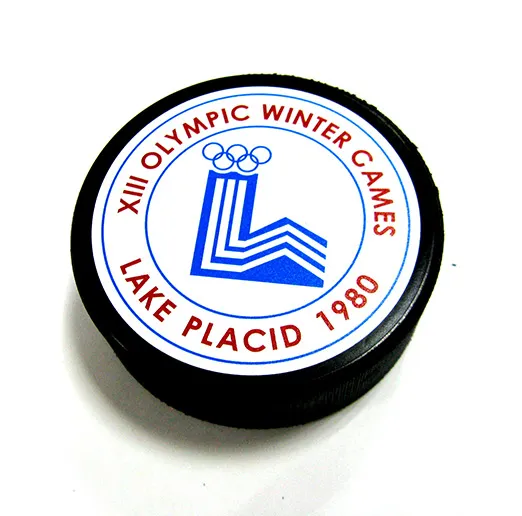 Шайба ОИ 1980 LAKE PLACID красные буквы 1-ст.