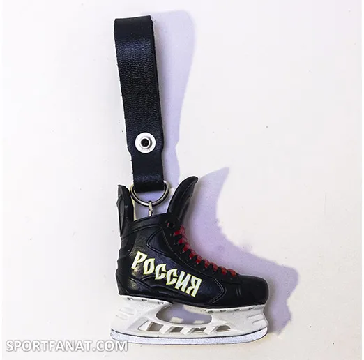 Брелок конек Россия (шнурки красные)