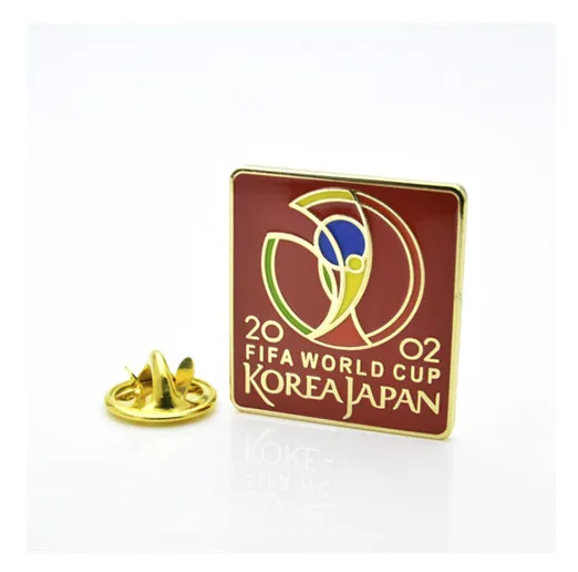 Значок чемпионат мира по футболу 2002 (Корея-Япония) эмблема красная
